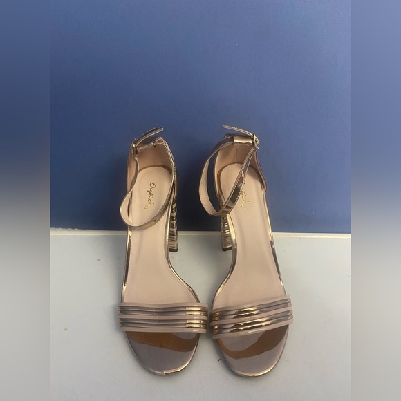 Quipid Metallic Rose Gold Block Ankle Strap Stripes Heels 4” size 9 - Picture 1 of 5